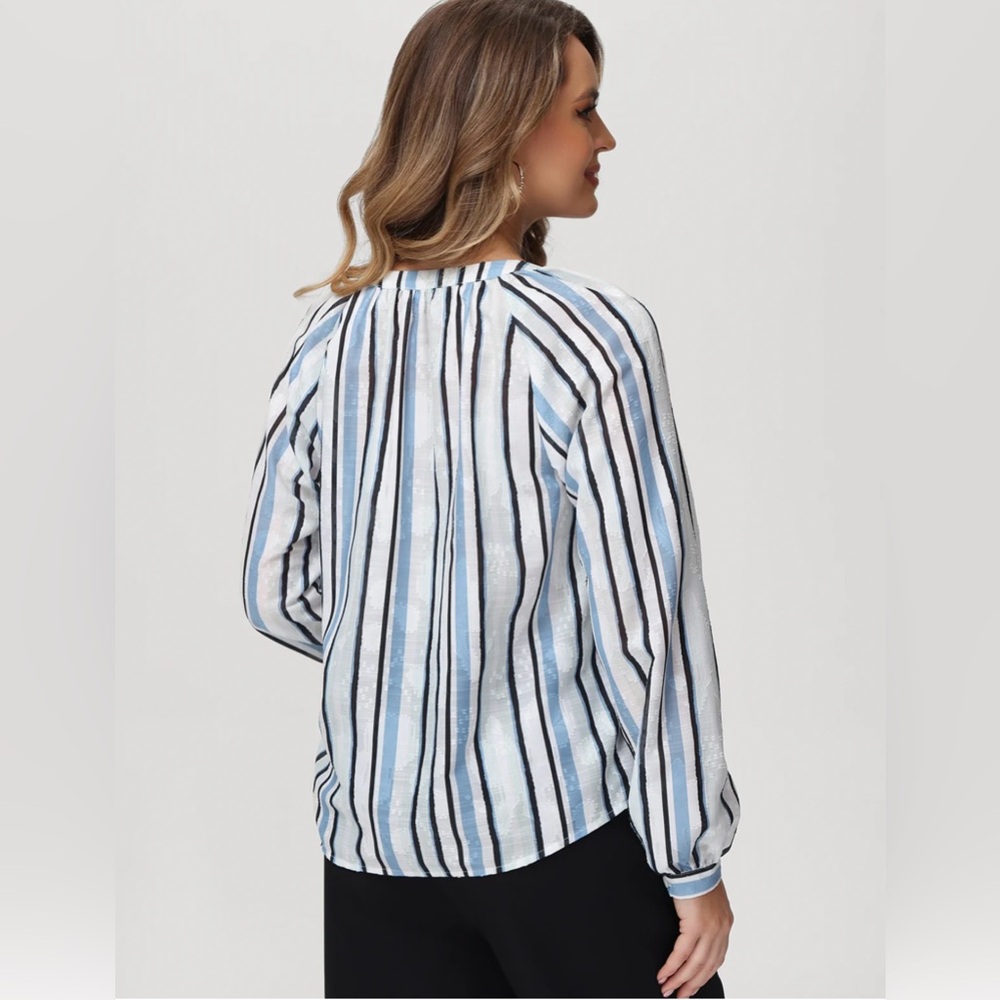 89 & Madison Striped Blue and White Women's Top sz medium